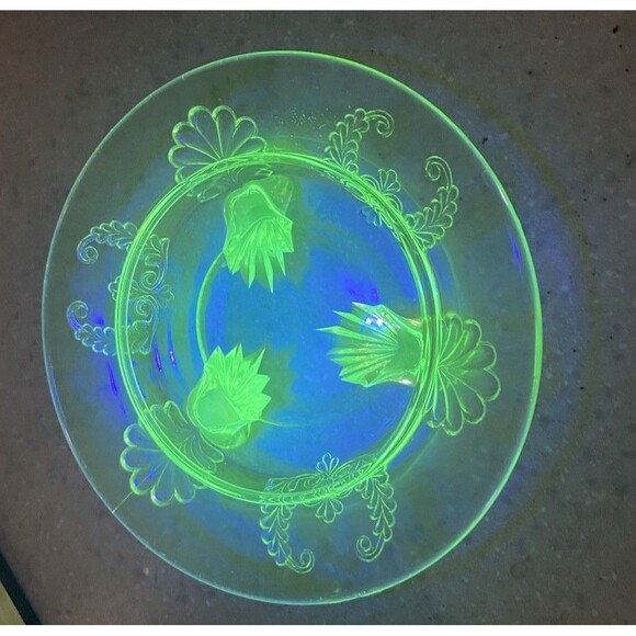 Flint Glass Vaseline Opalescent Uranium Footed Covered Butter Dish Shell Wreath - Picture 5 of 7